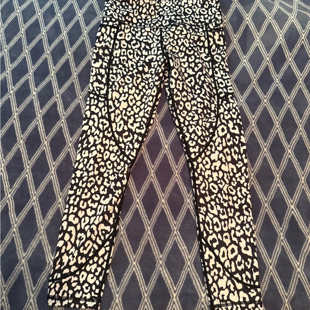 ZYIA Black and White Leopard-Print Active Leggings